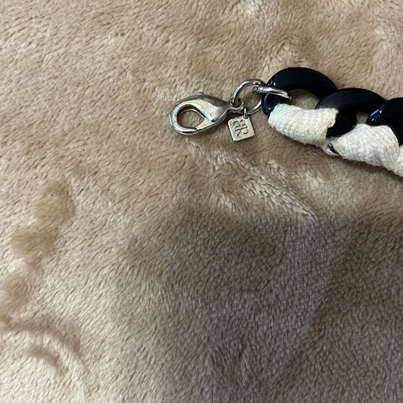 Banana Republic’s statement necklace in black, ivory and silver and black drops - Picture 6 of 7